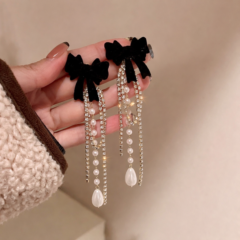 Noir Bow Pearl Tassel Earrings