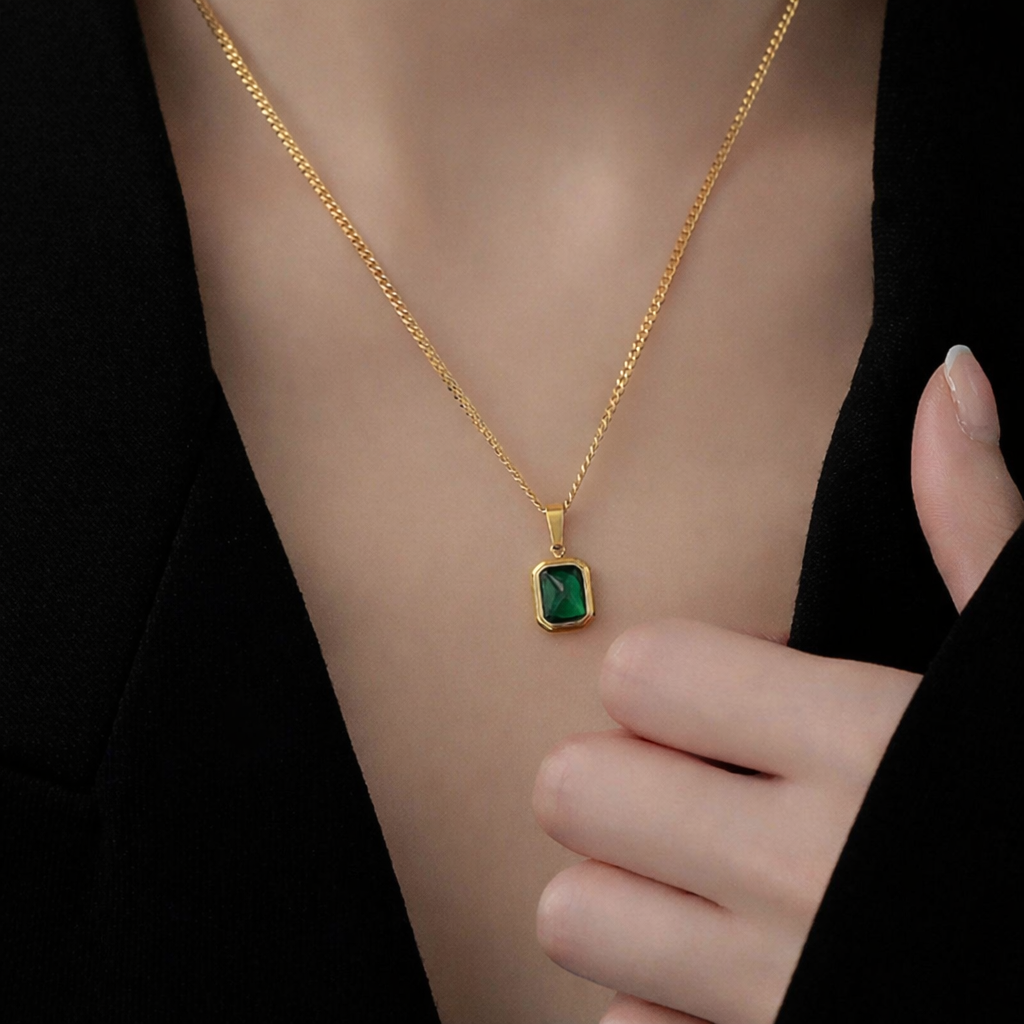 Emerald Glow Pendant Necklace