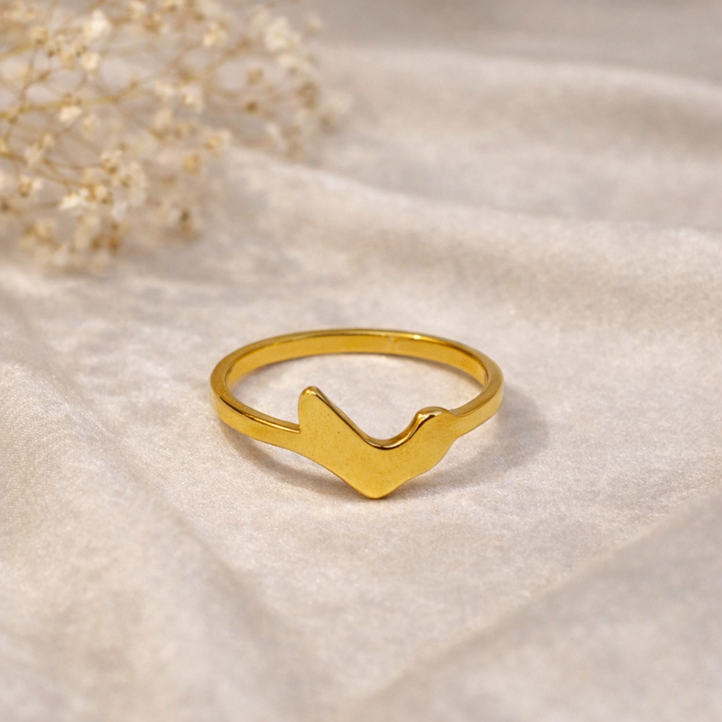 Elara Crest Ring