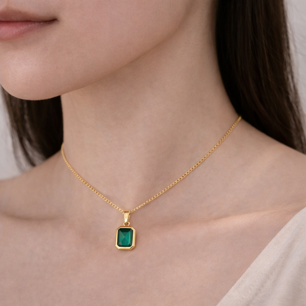 Emerald Glow Pendant Necklace